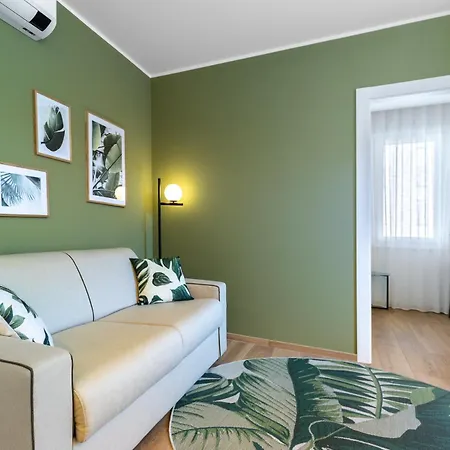 Апартаменти Hostdomus-green House Діано-Марина
