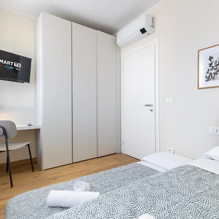 Апартаменти Hostdomus-green House Діано-Марина